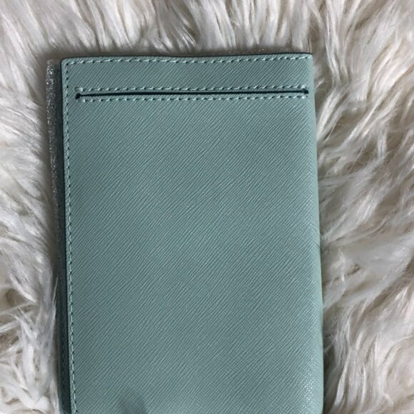 kate spade laurel way passport holder - Picture 2 of 15